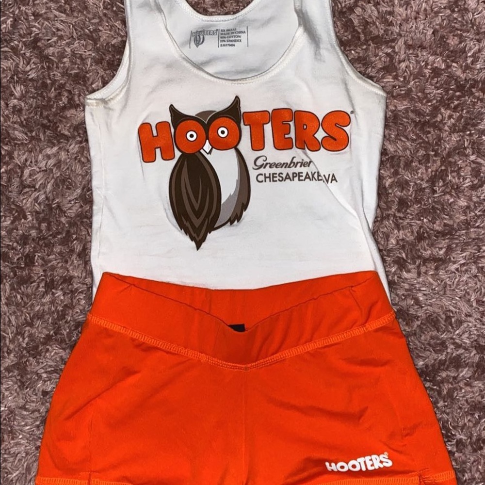 Hooters outfit
